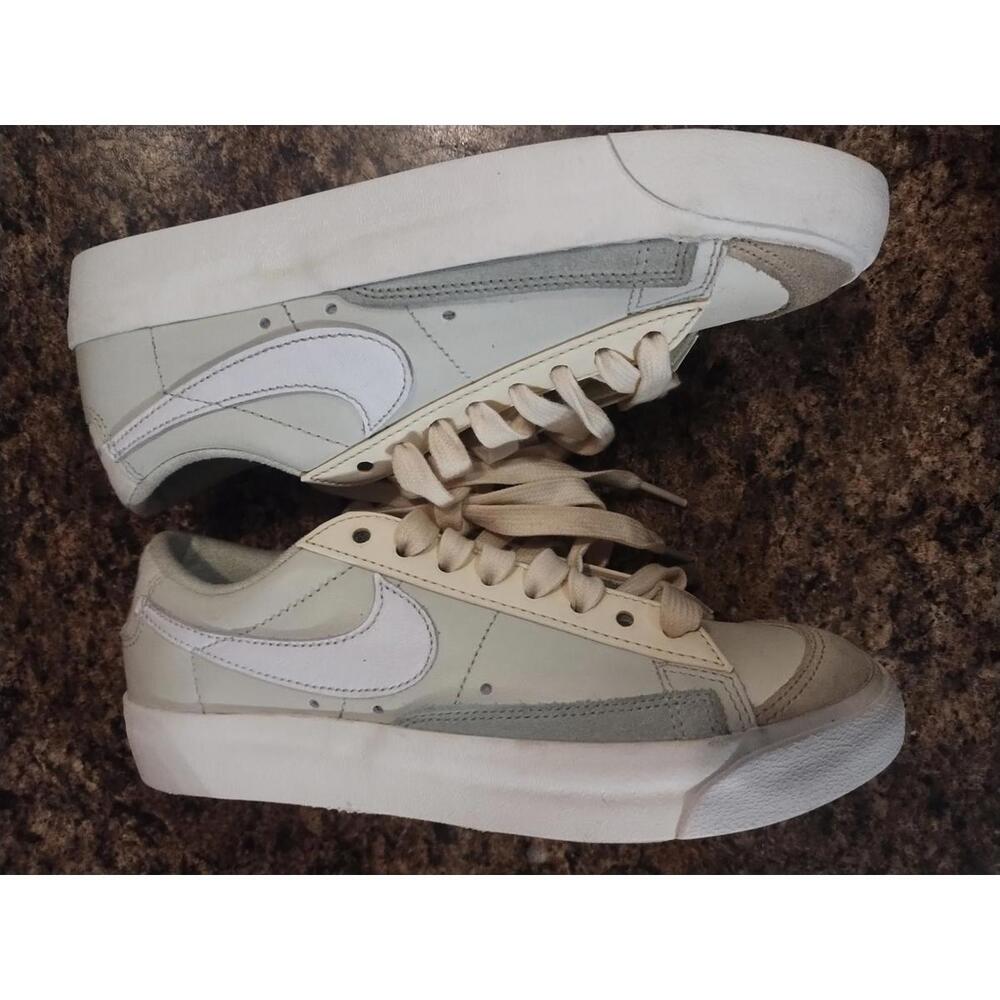 Women's Nike Blazer Low '77 size 6